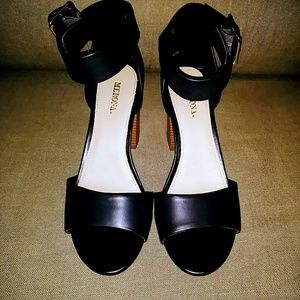 Black sandal w/block heel